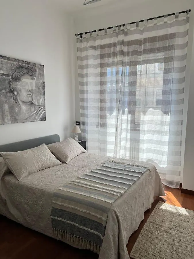 Rebecca'S Milano Collection: Repubblica Apartment Italy