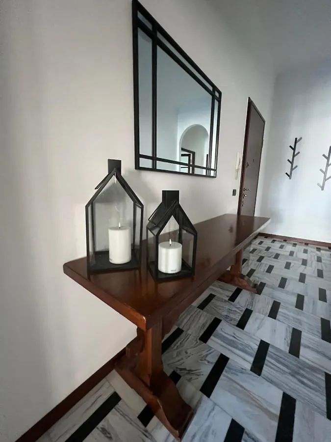 Rebecca'S Milano Collection: Repubblica Apartment Italy