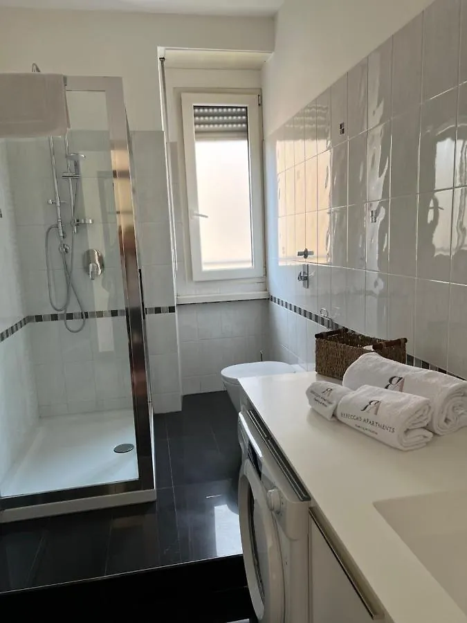 Rebecca'S Milano Collection: Repubblica Apartment  Milan