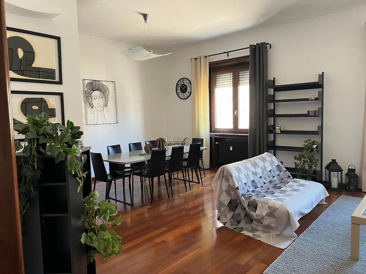 Rebecca'S Milano Collection: Repubblica Apartment