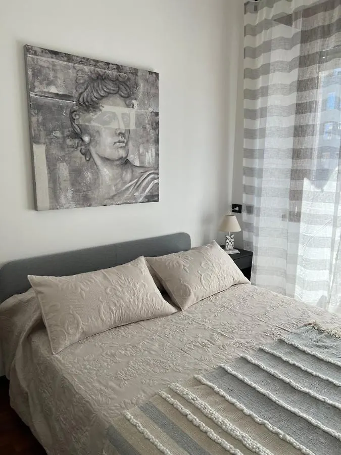 Rebecca'S Milano Collection: Repubblica Apartment
